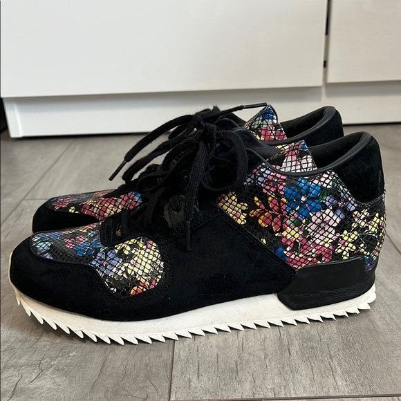 NWOT ADIDAS Rare Limited Edition ZX 700 Remastered Sneakers, M6.5 W8.5 - Picture 6 of 9